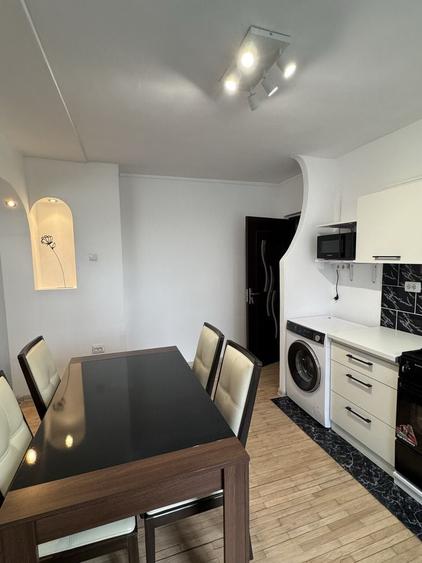 Apartament cu 3 camere decomandat în Rogerius