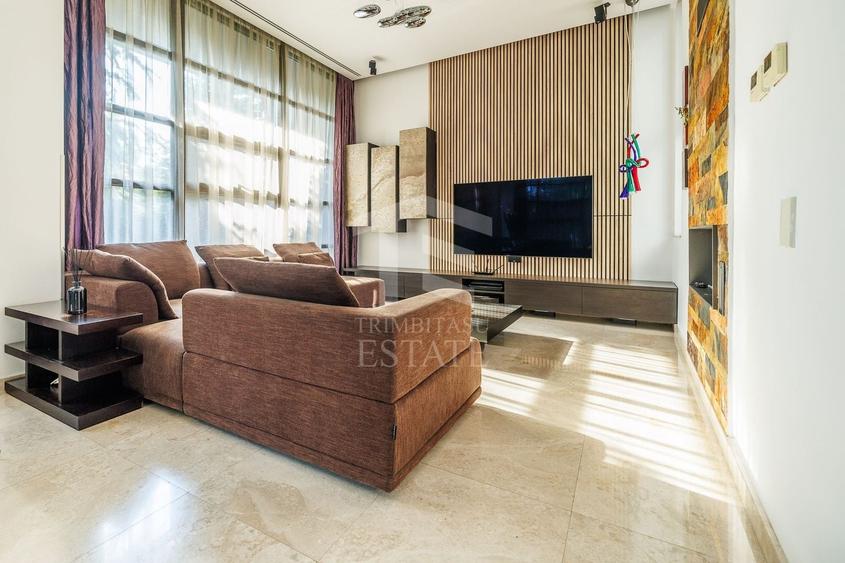 Casă individuală cu 12 camere cu Canalizare în Drumul Taberei