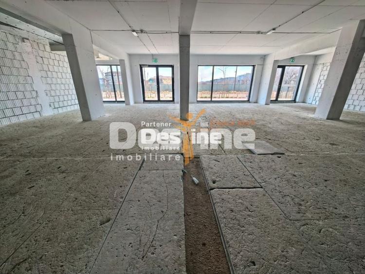 Spațiu comercial, de 217 mp, în Baza 3