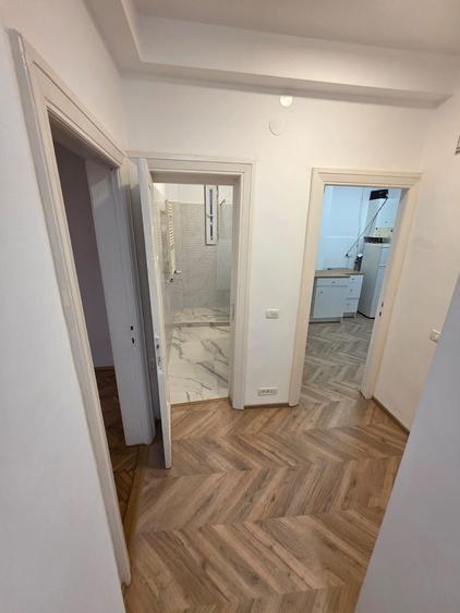 Birou, de 100 mp, în P-ța Unirii