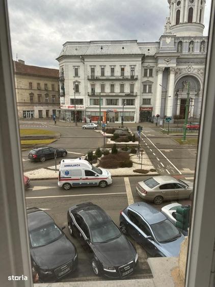 Apartament cu 4 camere decomandat în Central