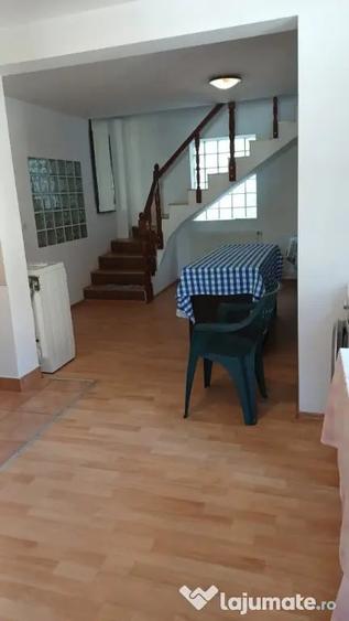 Casă cu 4 camere cu Teren 200 Mp în Apărătorii Patriei