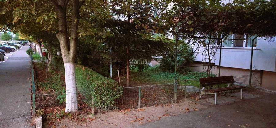 Proprietar Vand Apartament 2 Camere Mioveni | Zona L-uri (Langa Liceu) | Parter INTRE SCARI Bloc Izolat, 1986