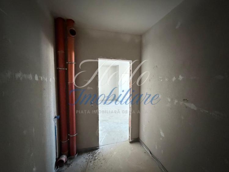 Apartament cu 3 camere semidecomandat în Florești