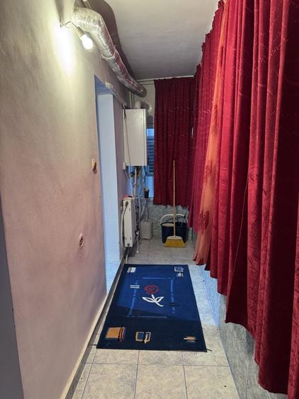 Apartament cu 3 camere decomandat în Podu Turcului