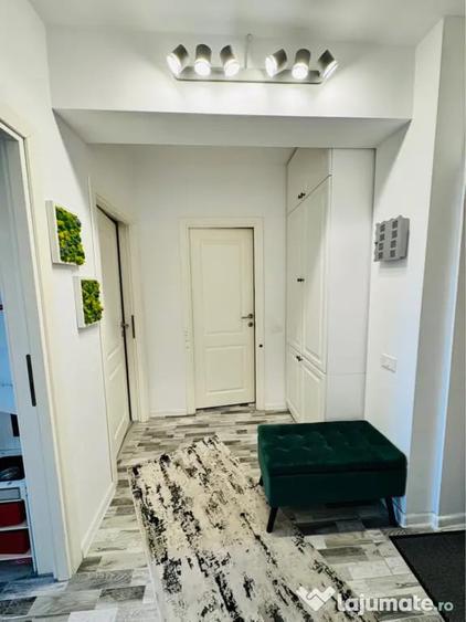 Apartament cu 2 camere decomandat în 1 Decembrie