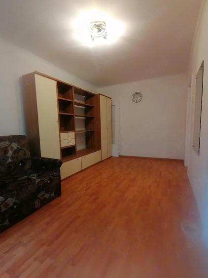Garsonieră decomandată în Valea Cetății