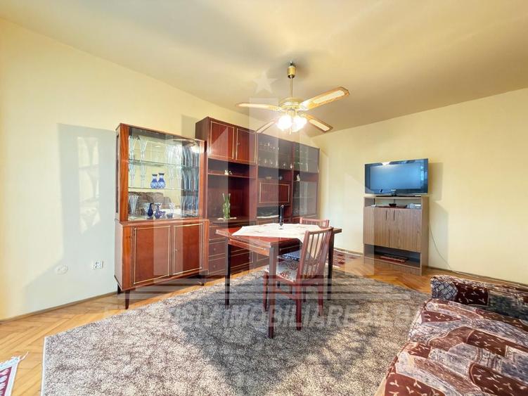 Apartament cu 3 camere decomandat, mobilat în Cetate