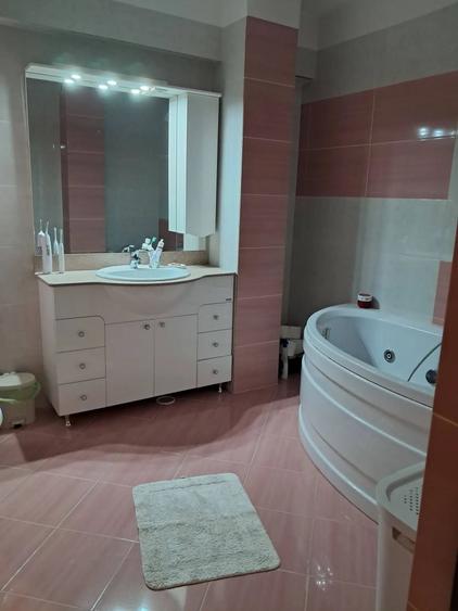 Apartament cu 3 camere decomandat în Găvana