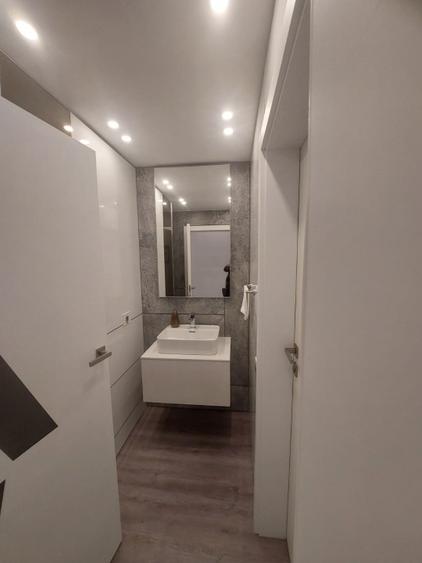 Spațiu comercial, de 200 mp, în Central