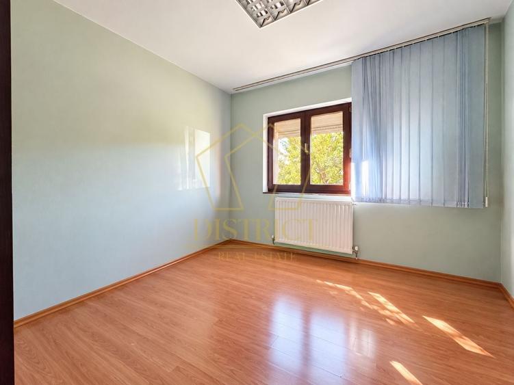 Apartament cu 3 camere semidecomandat în Aradului
