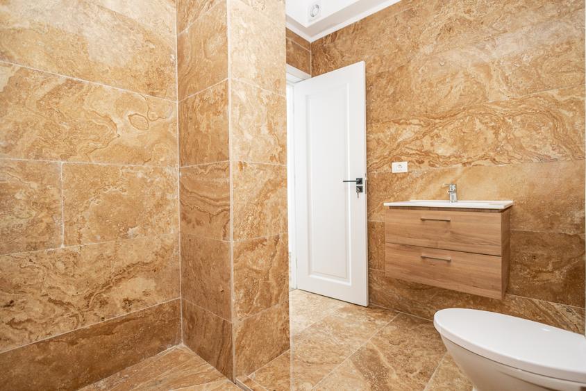 Apartament cu 3 camere decomandat, mobilat în Central