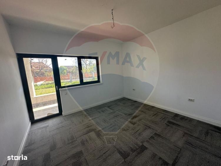 Casă cu 4 camere decomandat în Central