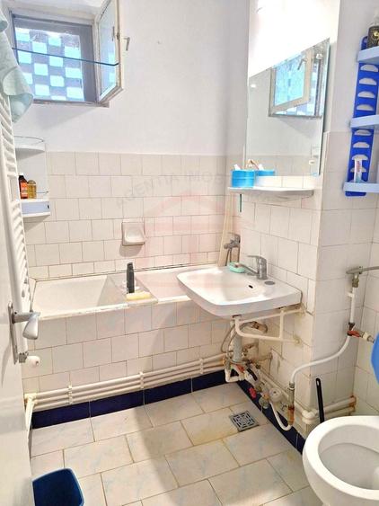Apartament cu 3 camere decomandat, mobilat în Central