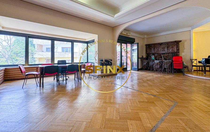 Apartament cu 5 camere decomandat în P-ța Romană