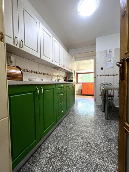 Apartament cu 4 camere decomandat în Micro 20