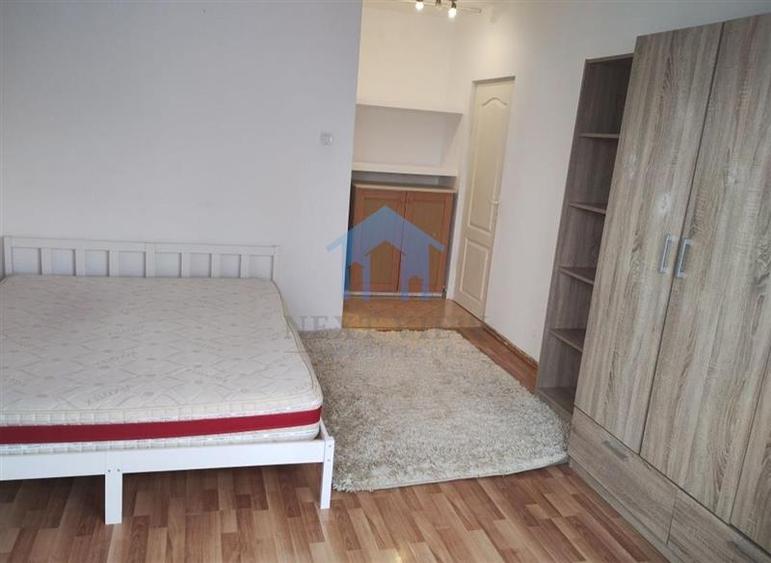 Apartament cu 4 camere decomandat în Plopilor