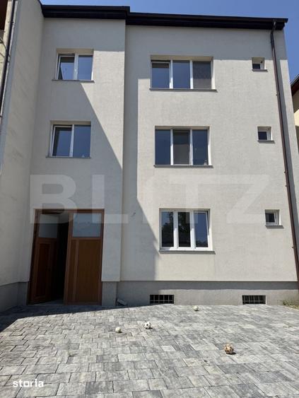 Casă cu 6 camere cu Teren 539 Mp în Central