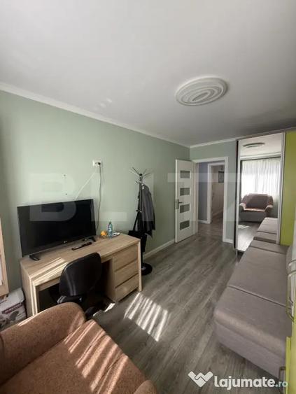 Apartament cu 4 camere decomandat în Central