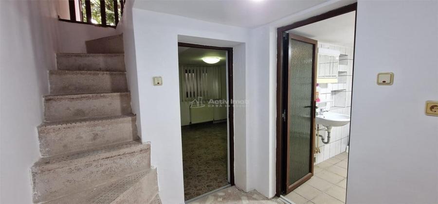 Casă cu 5 camere cu Teren 155 Mp în Muncitoresc