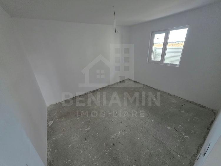 Casă cu 5 camere cu Teren 346 Mp în Exterior Est