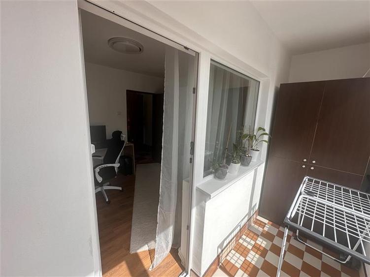 Apartament cu 3 camere decomandat, mobilat în Dâmbovița