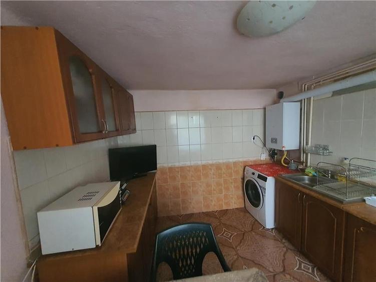 Casă cu 4 camere cu Canalizare în Lupeni