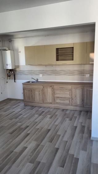 Apartament cu 2 camere decomandat în Teilor