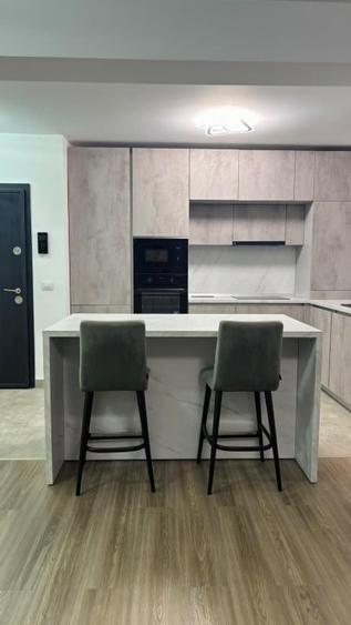 Apartament cu 3 camere decomandat, mobilat în Tractorul