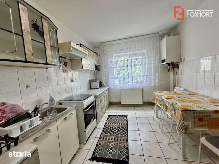 Apartament cu 3 camere decomandat, mobilat în Aradului