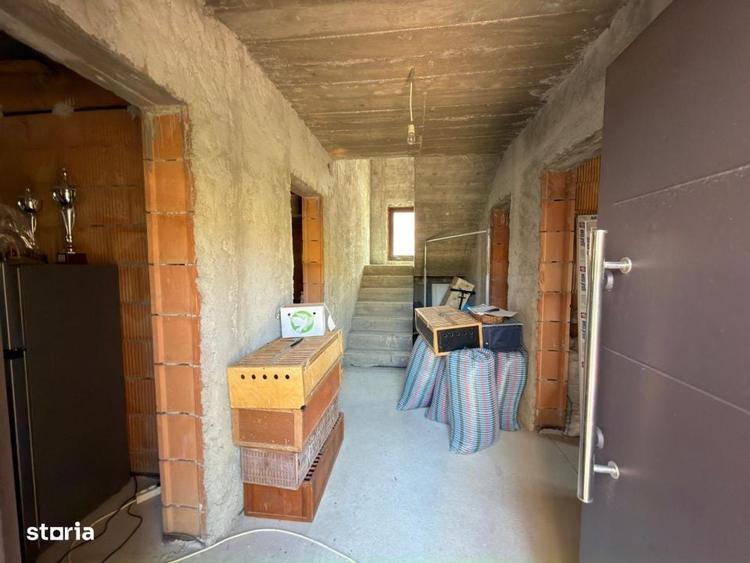 Casă cu 4 camere cu Teren 725 Mp în Ghindeni