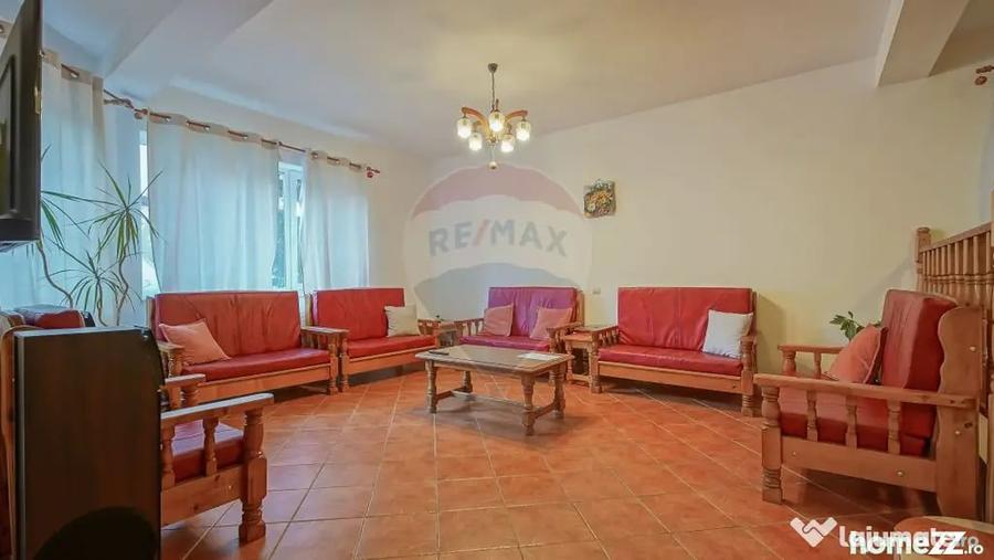 Casă cu 7 camere cu Teren 596 Mp în Poiana Brașov