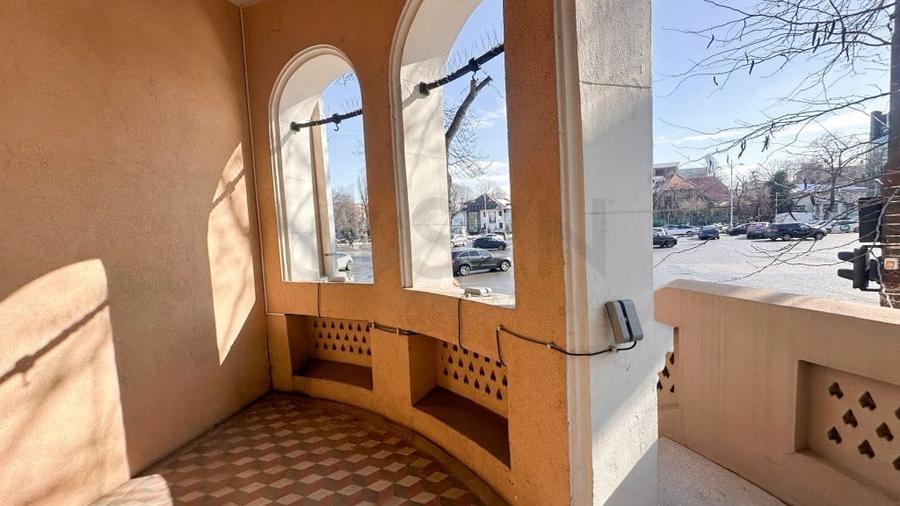 Casă cu 5 camere cu Teren 370 Mp în Aviatorilor