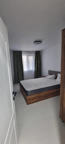 Apartament cu 3 camere decomandat în Crișan II