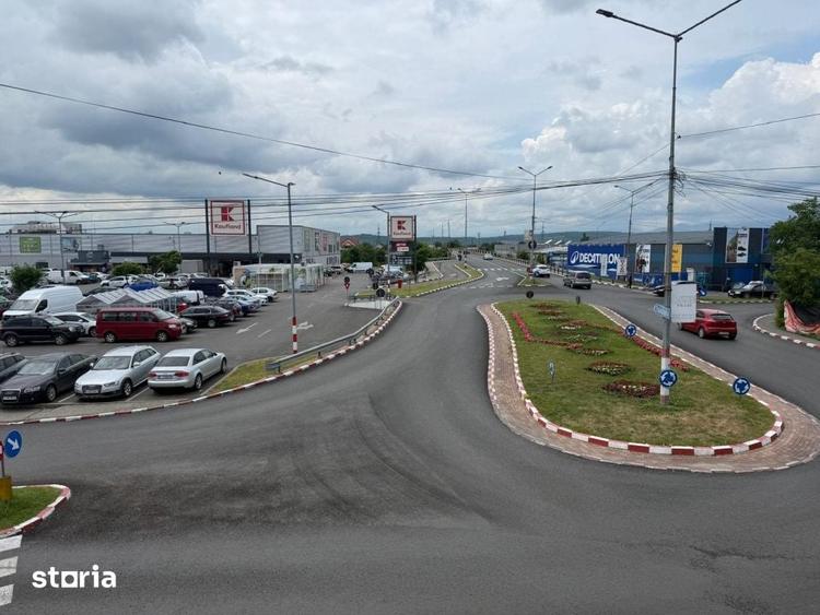 Spațiu comercial, de 300 mp, în Central