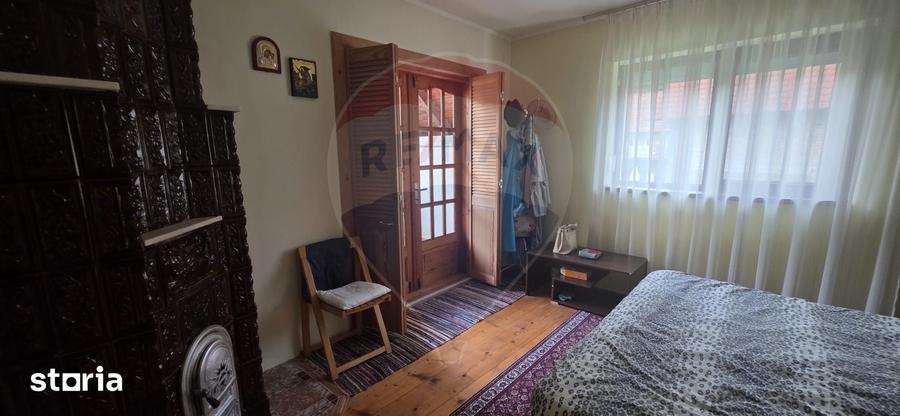 Casă cu 7 camere cu Teren 917 Mp în Căprioru
