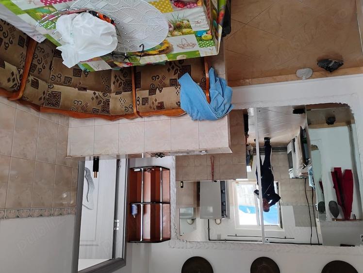 Apartament cu 3 camere semidecomandat în Dâmbovița