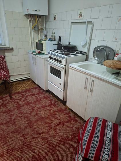 Apartament cu 3 camere decomandat în Precista