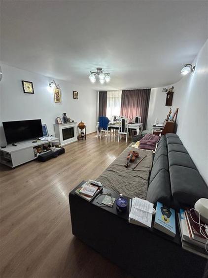 Casă individuală cu 5 camere cu Canalizare în Lacu Sărat