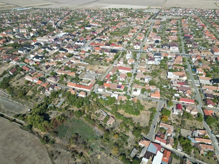 Casă individuală cu 3 camere cu Canalizare în Central