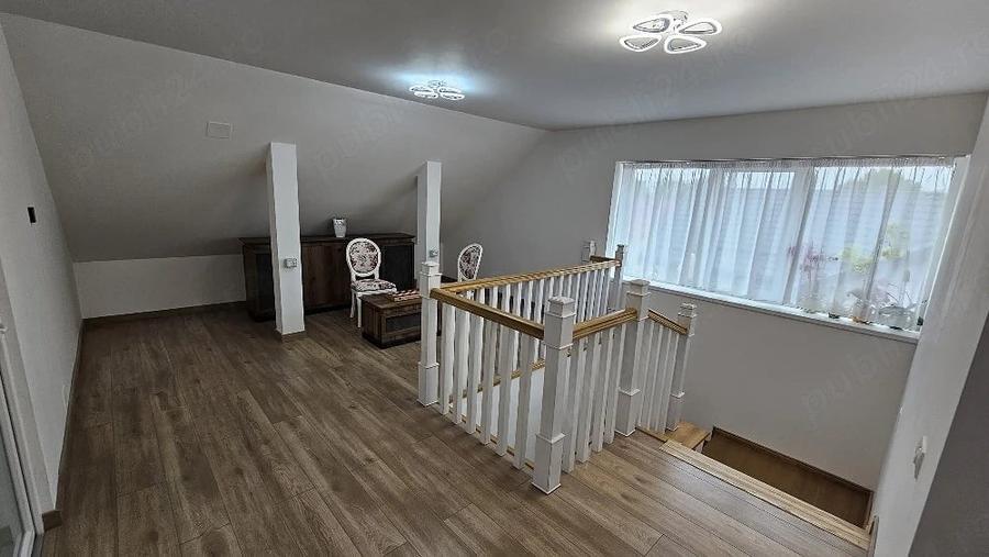 Casă cu 5 camere cu Teren 300 Mp în Central