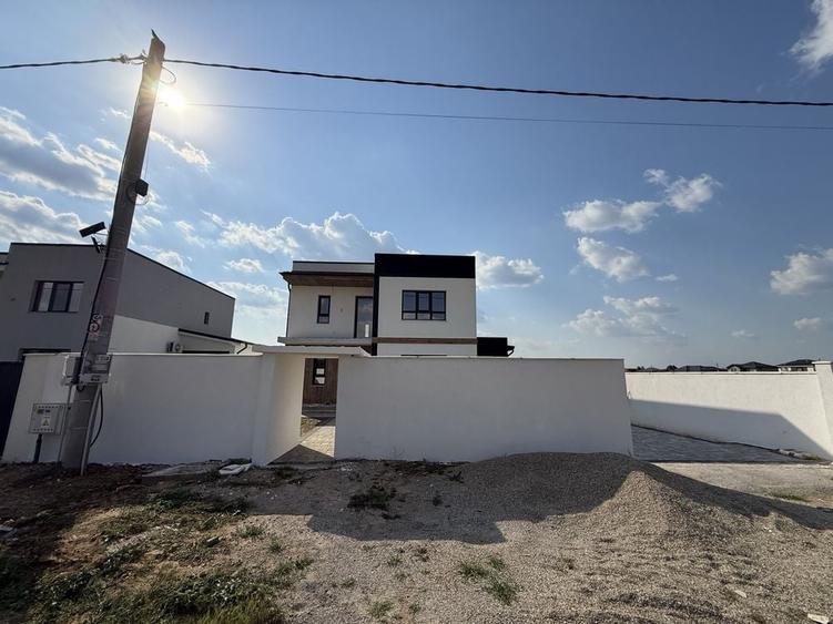 Casă cu 4 camere în Cârcea