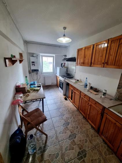 Apartament cu 4 camere decomandat în Est