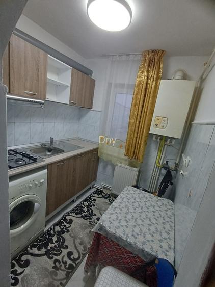 Vand apartament 2 camere.