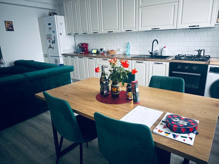 Apartament cu 2 camere decomandat în Central