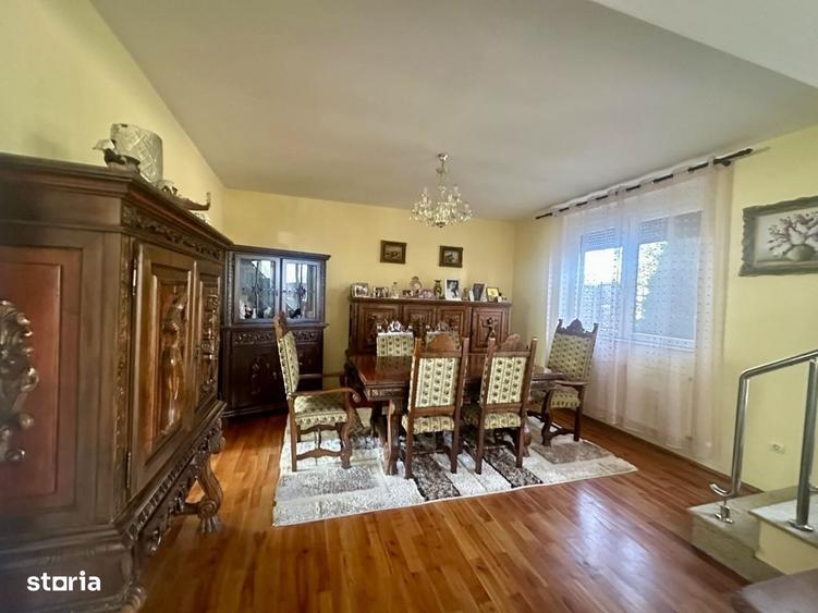 Casă cu 4 camere cu Teren 1380 Mp în Central