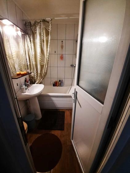 Apartament cu 3 camere semidecomandat în Calea București