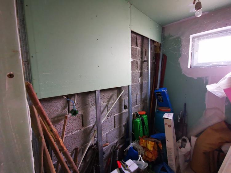 Casă individuală cu 2 camere cu Teren 2250 Mp în Gruiu