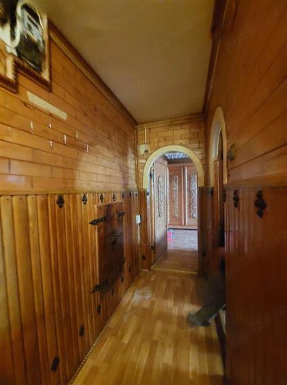 Apartament cu 3 camere decomandat în Tractorul