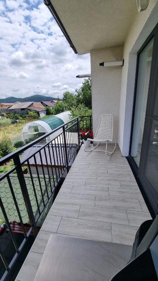 Apartament cu 3 camere decomandat în Florești